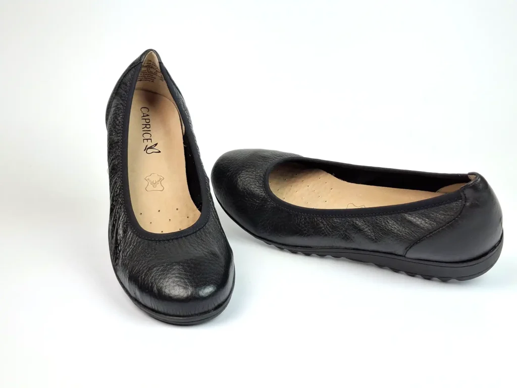 Ballerina schwarz Firma CAPRICE Obermaterial Hirschleder ungefüttert herausnehmbare Decksohle Leder sportive durchgehende weiche Sohle