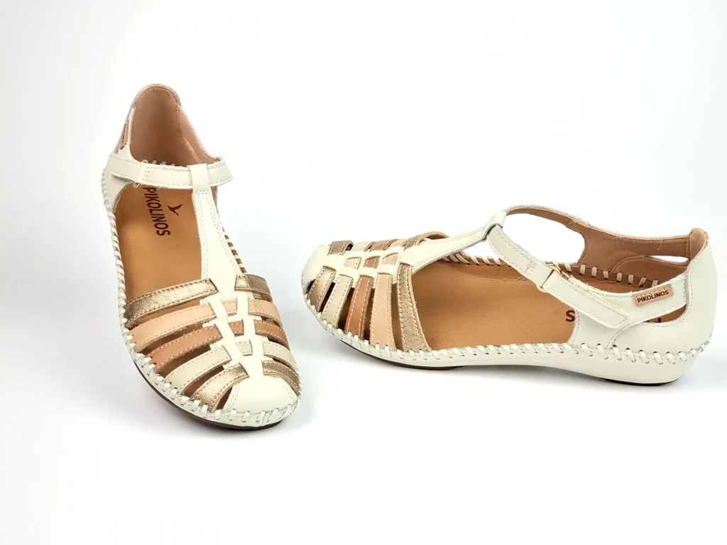 Damen Sandale mit Fersenkappe Zehen geschlossen Klettverschluss Firma PIKOLINOS Obermaterial und Futter Leder weiß Riehmchen beige perlato durchgängiger kleiner Keil