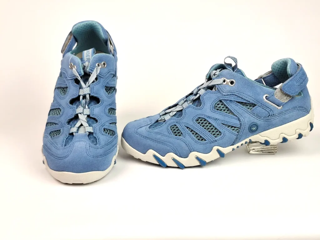 Damen Sportschuh von Allrounder, Obermaterial Leder, sehr luftig mit Mesh gearbeitet, herausnehmbares Fußbett, optimal einstellbar über Schnürung und Klettverschluss im Fersenbereich, super zum Radfahren und leichtem Wandern geeignet